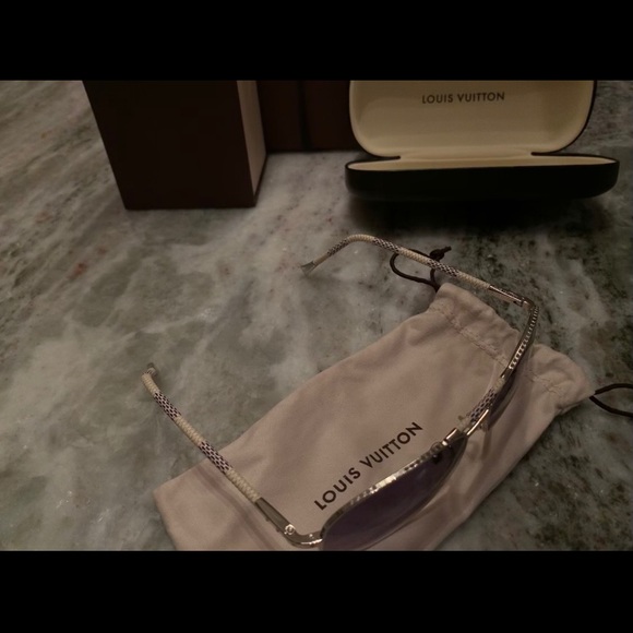 Louis Vuitton Damier Aviator Glasses - Picture 5 of 6